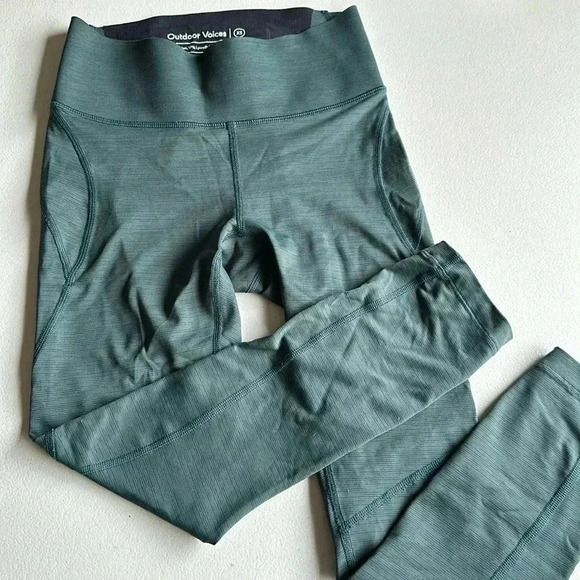 Outdoor voices - Picture 1 of 3